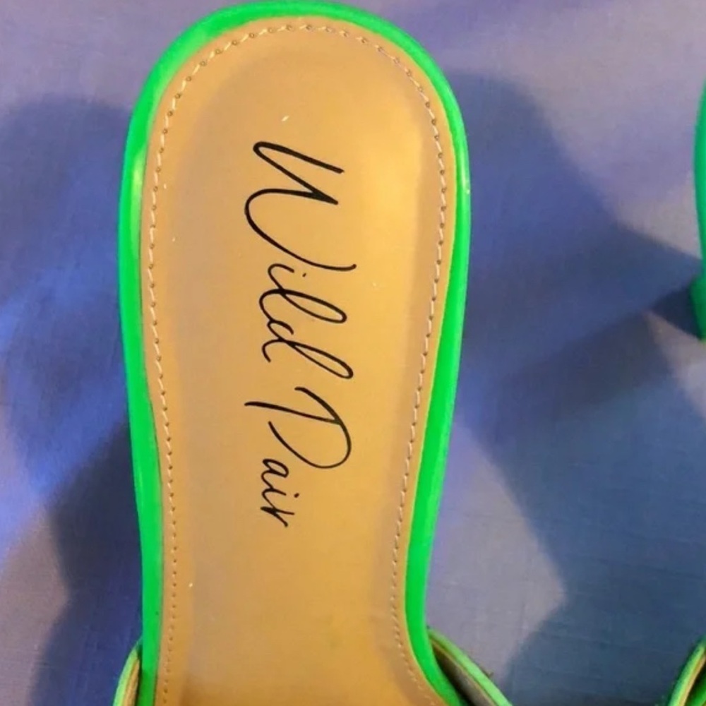 Wild Pair Sparkling Green Slide Sandals - Picture 2 of 7